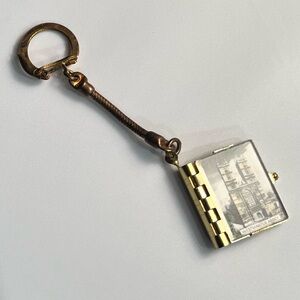 Vintage Huggy Westminster Abbey Goldtone Book Souvenir Keychain Missing Pullout